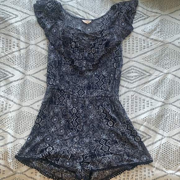 Romper Lace up front size small - Picture 2 of 6